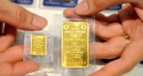 Giá vàng trong nước 24/4 thấp hơn giá vàng thế giới hơn 500.000 đồng/lượng