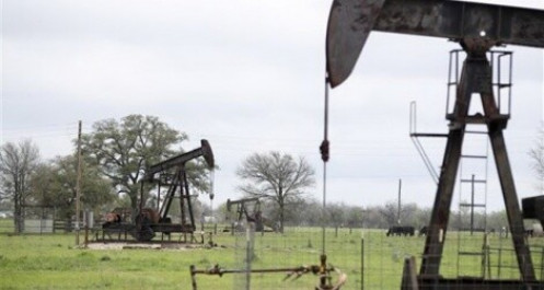 Giá dầu trên thị trường Mỹ 'rớt' hơn 27%, xuống dưới 12 USD mỗi thùng
