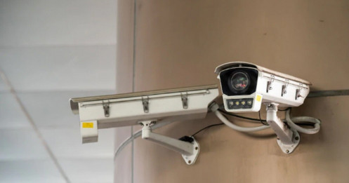 Tranh cãi Trung Quốc lắp camera giám sát trong nhà dân để theo dõi cách ly