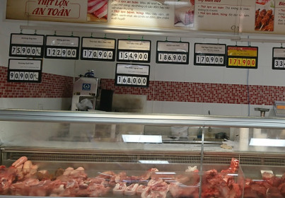 Thịt lợn tại siêu thị tăng giá, ngoài chợ ổn định