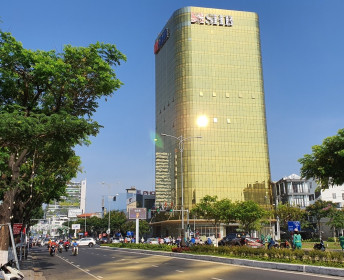Đà Nẵng: Chủ đầu tư công trình ốp kính vàng phản quang làm sai phương án kiến trúc