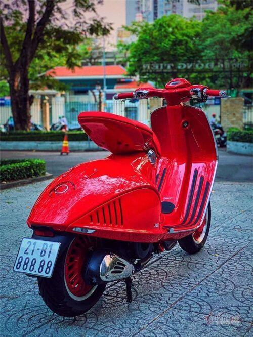 Vespa đỏ biển ngũ quý 8, giá gần 700 triệu