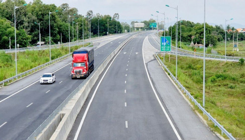 Bộ GTVT đề xuất 'thả nổi' mức phí với đường cao tốc