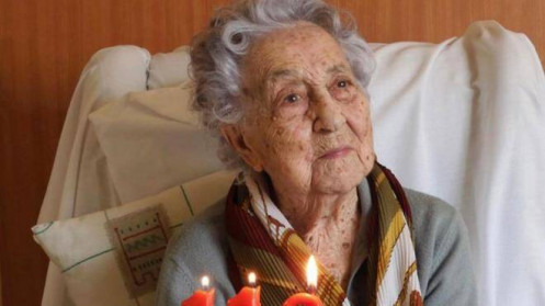 Cụ bà Tây Ban Nha 113 tuổi chiến thắng COVID-19