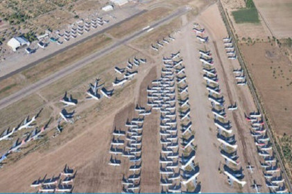 Hàng trăm máy bay phải nằm không vì đại dịch COVID-19
