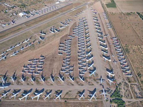 Hàng trăm máy bay phải nằm không vì đại dịch COVID-19