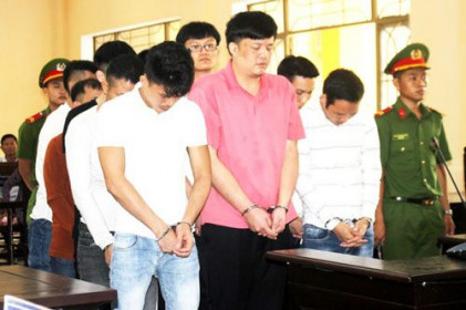 Quảng Nam: Lừa đảo chiếm đoạt tài sản, 12 bị cáo lãnh hơn 100 năm tù giam