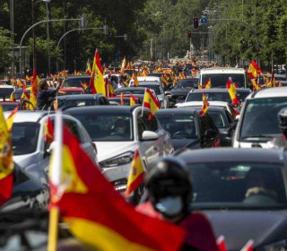 Tây Ban Nha: Hàng nghìn ô tô diễu hành, phản đối lệnh phong tỏa