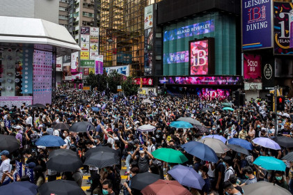 Hàng nghìn người biểu tình ở Hồng Kông  phản đối dự luật an ninh quốc gia của Bắc Kinh