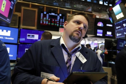 Xóa sạch đà tăng 1.5% đầu phiên, S&P 500 chuyển sang giảm điểm