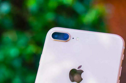 Giá bán 'iPhone quốc dân' giảm về mức chạm đáy ở Việt Nam