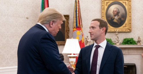 Lấy lòng ông Trump, Mark Zuzkerberg bị nhân viên Facebook phản đối