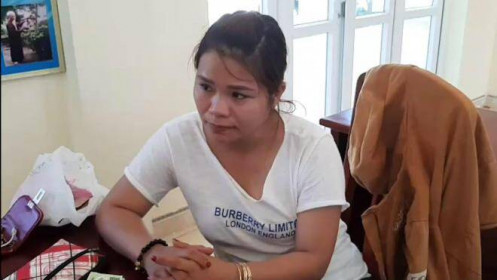 Bắt ‘nữ quái’ cầm hơn 18 triệu đồng tiền giả đi chợ