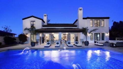 Khối bất động sản đồ sộ của tỷ phú vừa bị Forbes tước danh hiệu