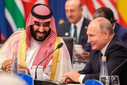 Ả Rập Saudi và Nga thương lượng cắt giảm sản lượng dầu thêm 1-3 tháng