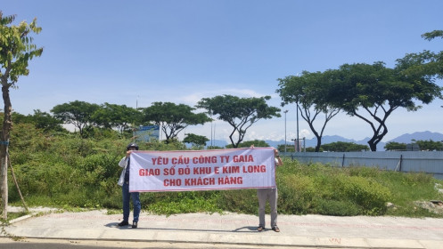 Đà Nẵng Người dân căng băng rôn đòi sổ đỏ khu E dự án của Kim Long Nam
