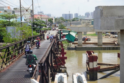 TPHCM: Gần 20 năm chưa xây xong một cây cầu