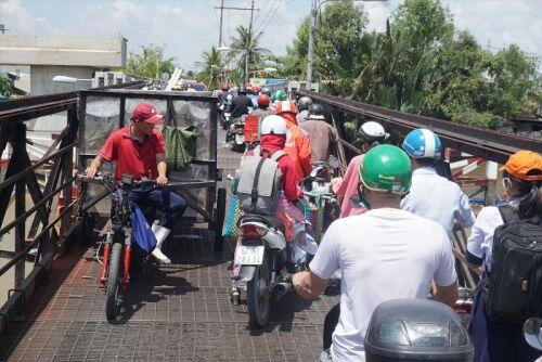 TPHCM: Gần 20 năm chưa xây xong một cây cầu