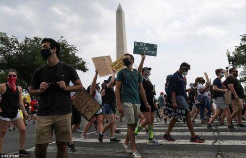 Ảnh: Hàng vạn người biểu tình vây kín các con đường ở thủ đô Washington