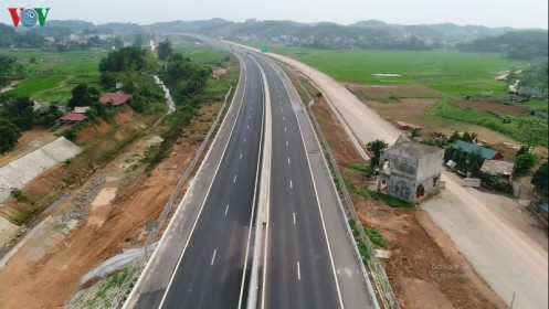 Vướng 2 hộ dân đường gom cao tốc Bắc Giang - Lạng Sơn vẫn dang dở