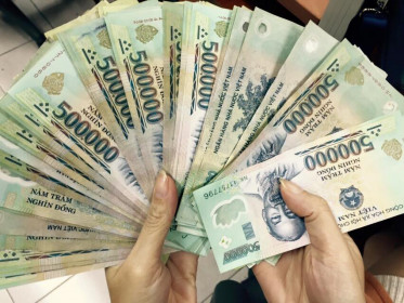 Tín dụng tăng trở lại, ngắn hạn VND khó tăng giá thêm
