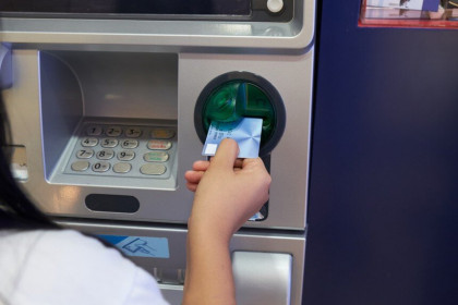 Rắc rối vì dùng chung tài khoản ATM, chủ thẻ buộc phải trả hơn 500 triệu đồng