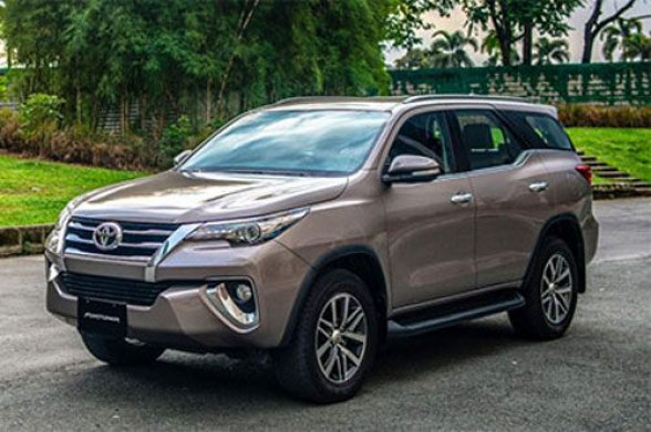 Toyota Fortuner giảm giá 70 triệu đồng xả hàng đón phiên bản mới, cạnh tranh Hyundai Santa Fe