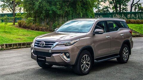 Toyota Fortuner giảm giá 70 triệu đồng xả hàng đón phiên bản mới, cạnh tranh Hyundai Santa Fe