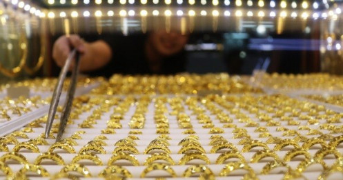 Giá vàng thế giới tăng tiếp, vàng trong nước vẫn cao hơn nửa triệu đồng/lượng