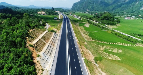 Một tỉnh Trung Quốc có 2.000km cao tốc, Việt Nam 35 năm làm được 400 cây