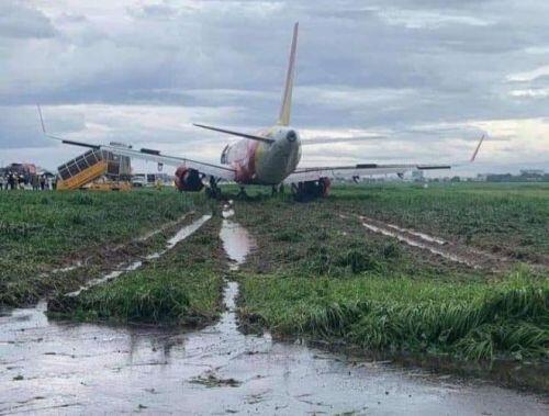 Máy bay trượt khỏi đường băng, đáp trên cỏ: Vietjet Air lên tiếng