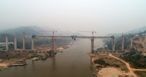 'Bẫy nợ' từ các dự án cơ sở hạ tầng của Trung Quốc: Rủi ro bẫy nợ chờ đợi Lào