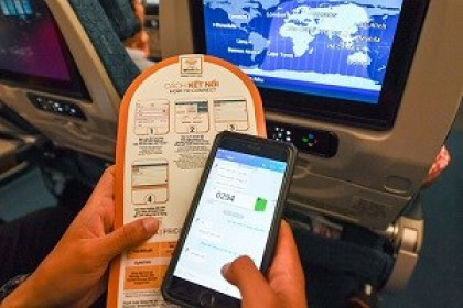 Hành khách thoả sức lướt Facebook, nhắn tin trên máy bay Vietnam Airlines ở độ cao 10.000m