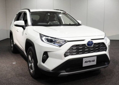Toyota lần đầu tiên để mẫu xe RAV4 bán dưới thương hiệu Suzuki