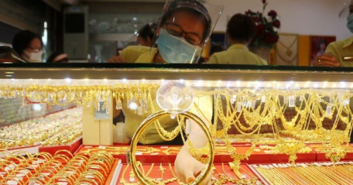 Giá vàng ở Việt Nam rẻ hơn thế giới, thị trường vẫn lạnh tanh