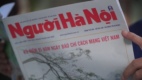 Vì sao người Hà Nội vẫn chọn báo giấy là "thức quà sáng" đặc biệt?