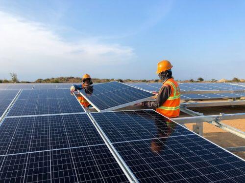 "Bầu" Hiển bấm nút khánh thành Nhà máy điện mặt trời ngàn tỷ ở Ninh Thuận