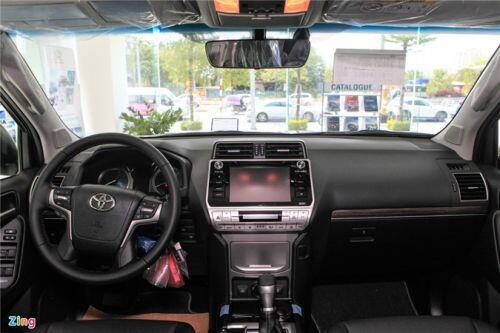 Cận cảnh Toyota Land Cruiser Prado 2020 giá 2,379 tỷ đồng tại Việt Nam