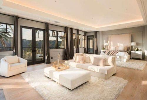 Tiểu vương UAE mua biệt thự Kylie Jenner từng thuê ở
