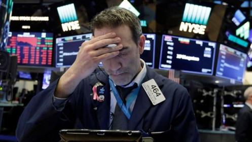 Dow Jones giảm 500 điểm sau khi Texas ngừng quá trình tái mở cửa kinh tế