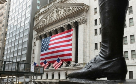 Vị trí thống trị tài chính thế giới của Mỹ đang bị đe dọa