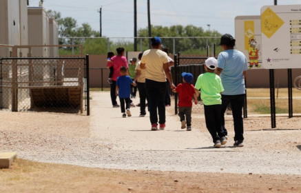 Mỹ: Hơn 100 trẻ em nhập cư được trả tự do, Tòa án "bảo trợ" khỏi nguy cơ lây nhiễm Covid-19