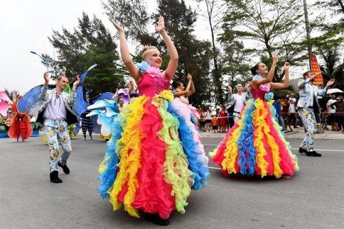 Du lịch xứ Thanh hồi sinh mạnh mẽ sau đại dịch: Chen chân ở Carnival Sầm Sơn 2020
