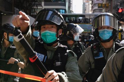 Trung Quốc 'ăn miếng trả miếng' với Mỹ về Hồng Kông