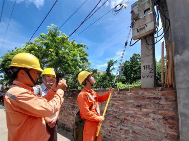 Vì sao hóa đơn tiền điện nhiều tháng y hệt nhau?