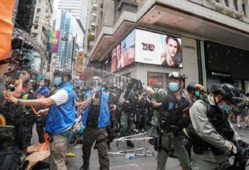 Luật an ninh vừa ban hành: Biểu tình lập tức nổ ra ở Hong Kong