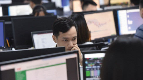 Đua vốn theo tin đồn, dễ mất