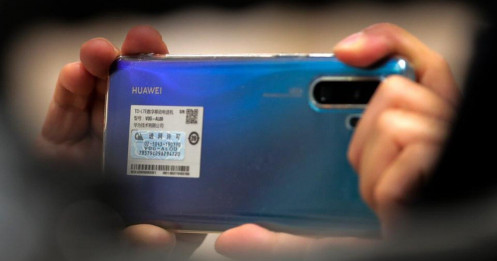 Mỹ tiếp tục "giáng đòn" lên Huawei, ZTE