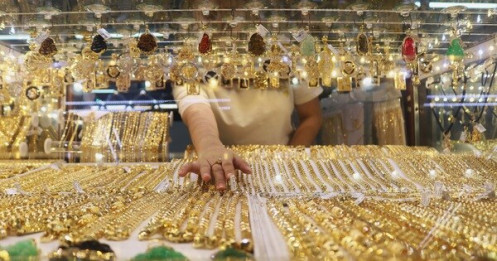 Giá vàng lên xuống, nhà đầu tư cá nhân chỉ... quan sát