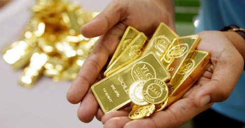 Người dân Trung Quốc, Ấn Độ bán mạnh vàng để thu tiền về do Covid-19